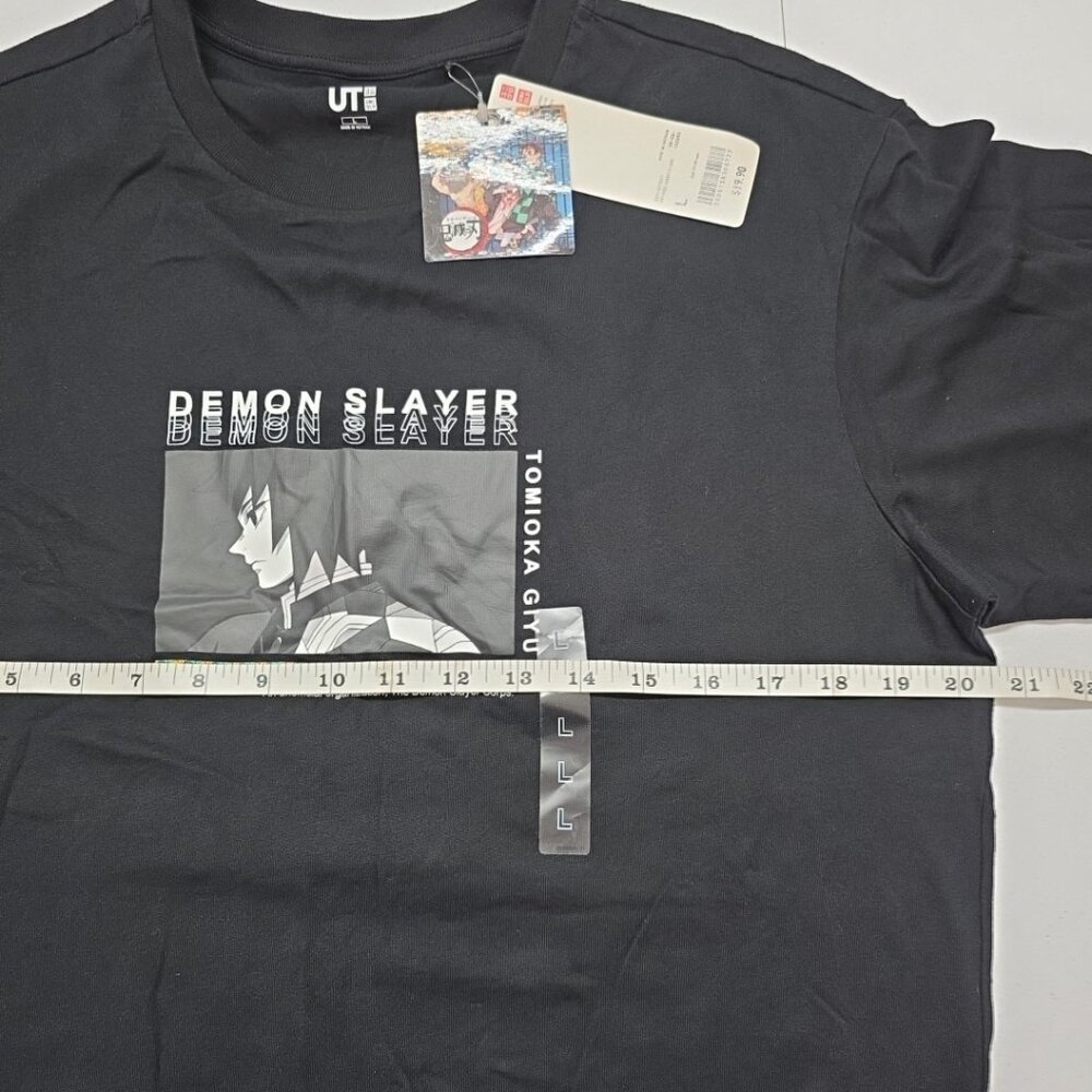 NWT DEMON SLAYER KIMETSU NO YAIBA Giyu Tomioka Uniqlo UT T-shirt Black LG - Picture 9 of 9